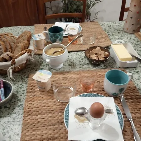 Le Clos Du Buisson Homestay *